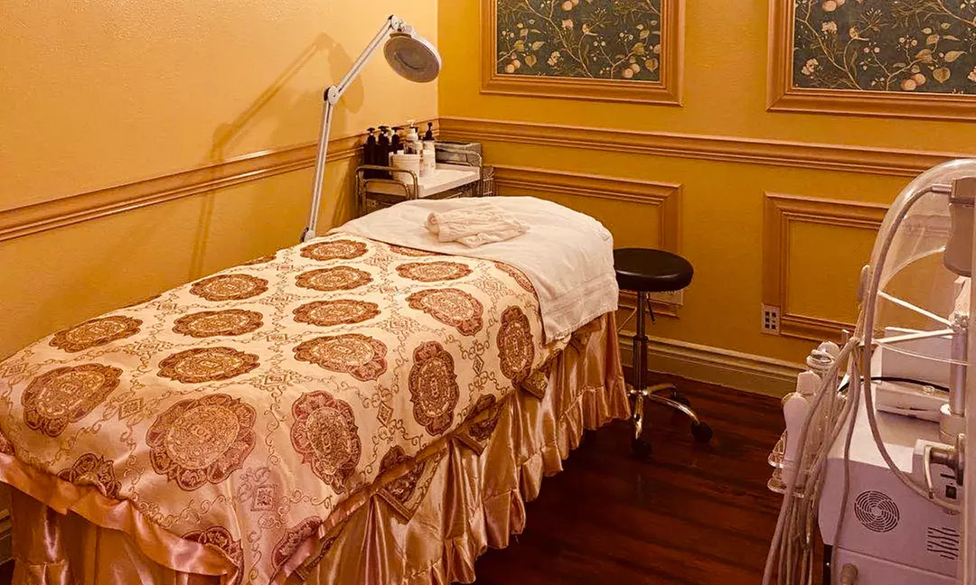 Experience MS Lady Med Spa's Hydra Peel Facial or Microneedling Treatment with Stem Cells and Collagen Therapy, up to 85% off - Second Medium