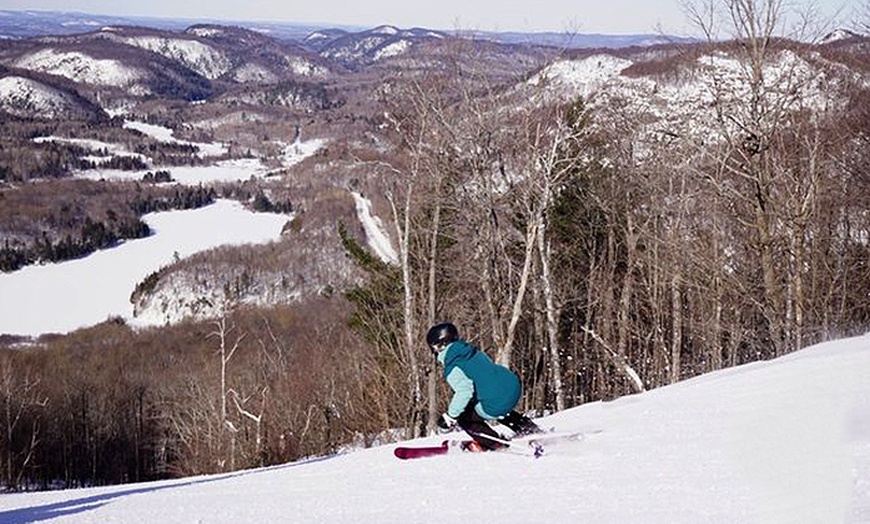 Image 2: All-Day Skiing in Outaouais 