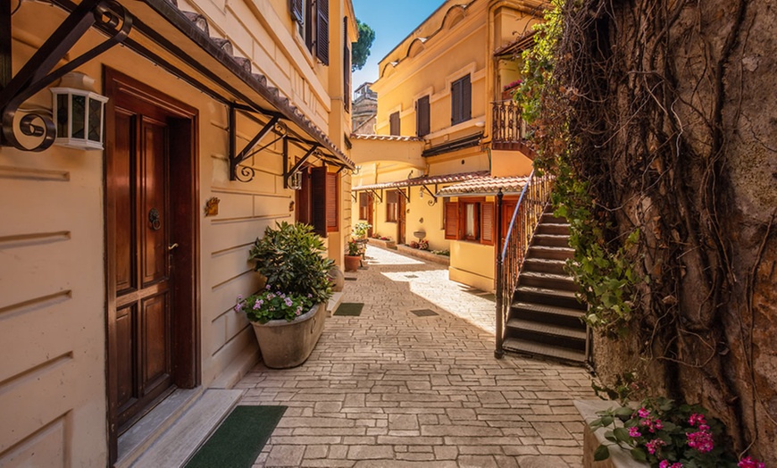 Image 20: Rome: Double Room with Breakfast