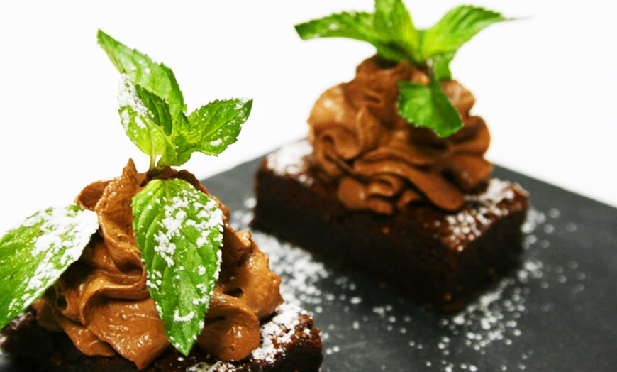 Image 7: Menú degustación de tapas o prémium con botella de vino para 2 o 4 