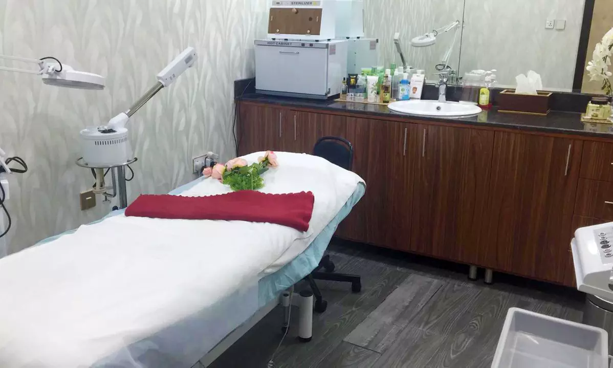 Get Up to 71% Off on Waxing Options for Men at Sumr Gents Salon DMCC—Get Smooth, Feel Confident! - Primary Image