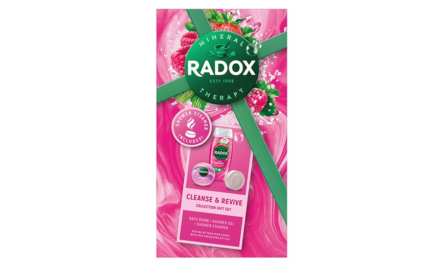 Image 1: Radox Cleanse & Revive Gift Set