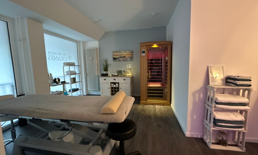 Image 11: Wohlbefinden und Entspannung: 60 Min. Massage + 20 Min. Infrarotkabine