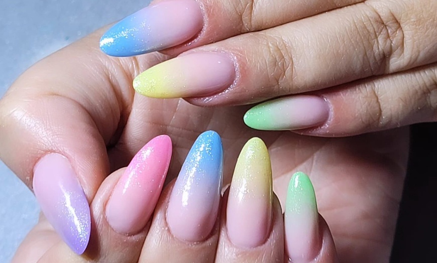 Image 14: Manicura y/o pedicura normal o semipermanente y primera puesta de uñas