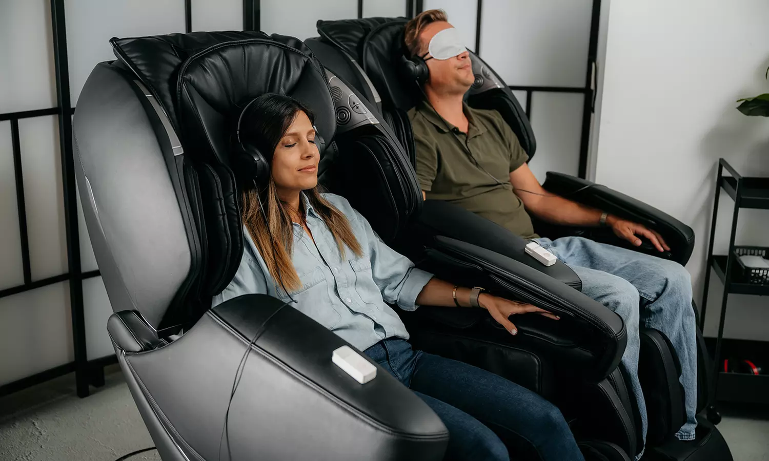 Betreed de oase van ontspanning: Full Body massagestoel in hartje Adam