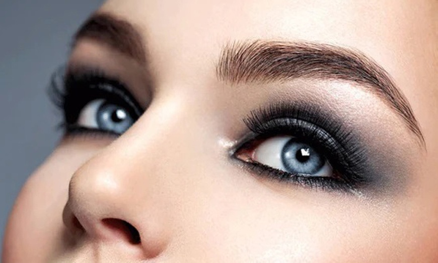 Image 1: Get a Fuller, Curled Eye Lashes with Lash Lift and Tint