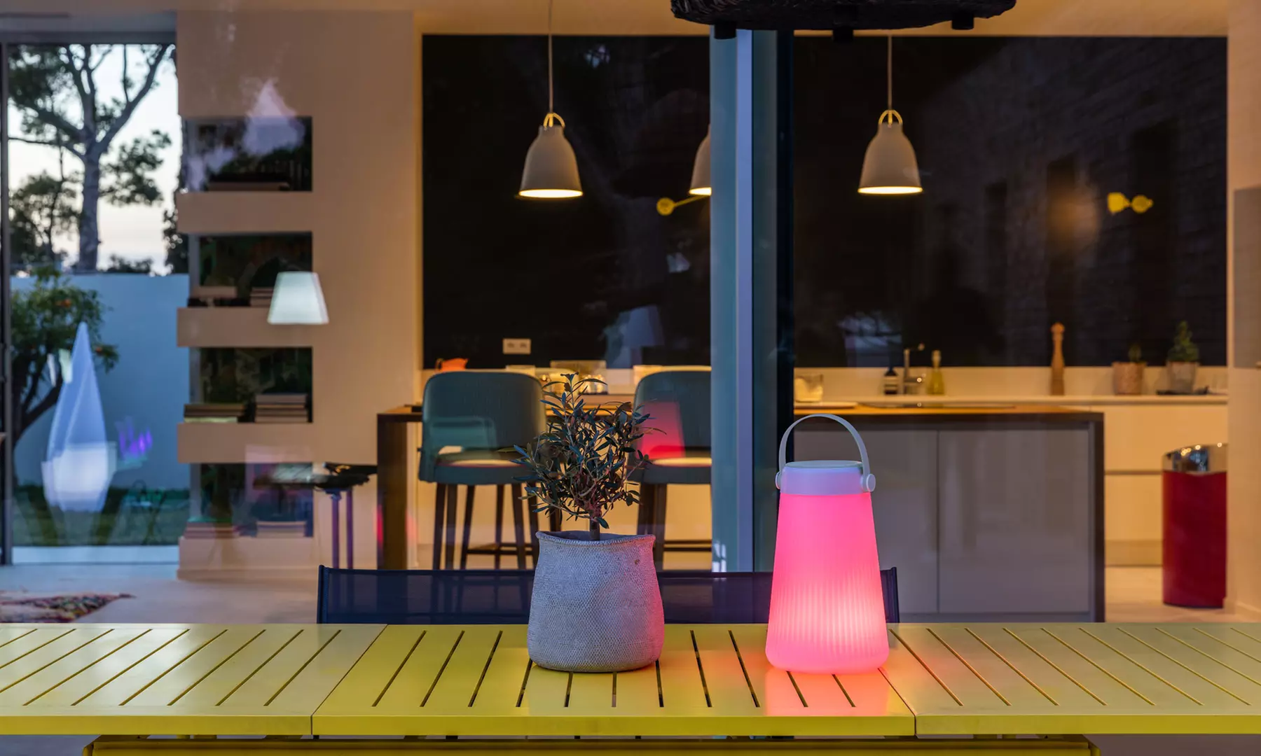 Baladeuse lumineuse et musicale rechargeable 10W Take Away Play - Primary Image