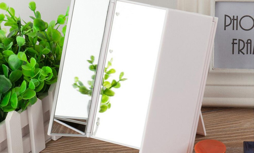 Image 7: LED Foldable Mirror