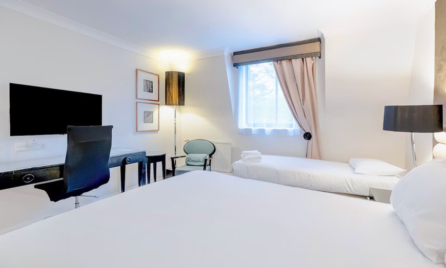 Image 18: Dundee: Elegant 4* Stay with Breakfast & Dinner