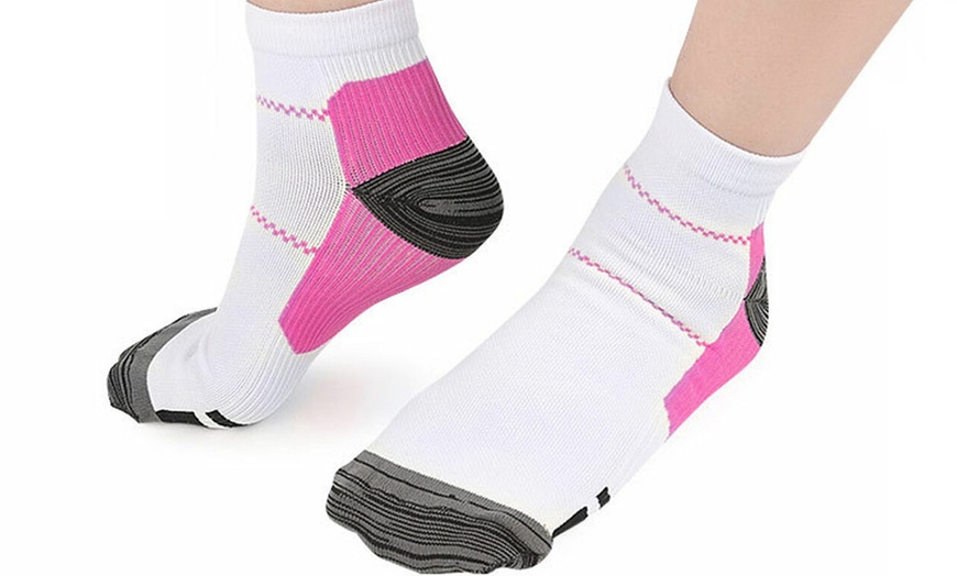 Image 2: Plantar Fasciitis Support Compression Socks