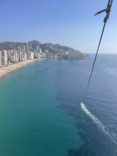 Vuelo en parasailing para hasta 3 personas