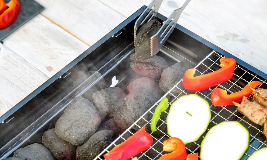 Image 12: Barbecue pieghevole a carbonella InnovaGoods