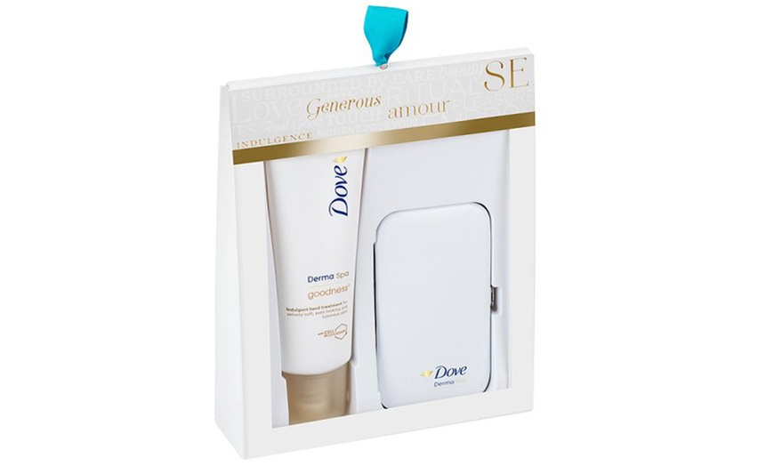 Image 5: Dove or Tresemme Gift Set
