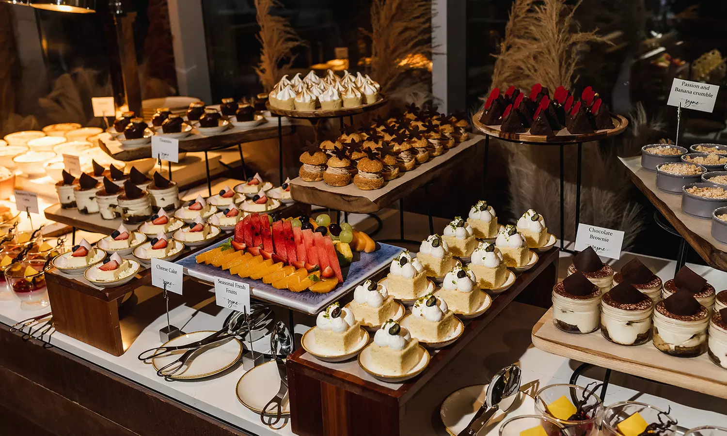 AED 100 Towards Food and Drinks