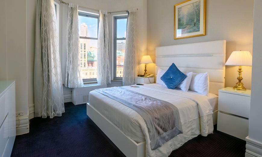 Image 10: 19th-Century Hotel in Downtown Chicago