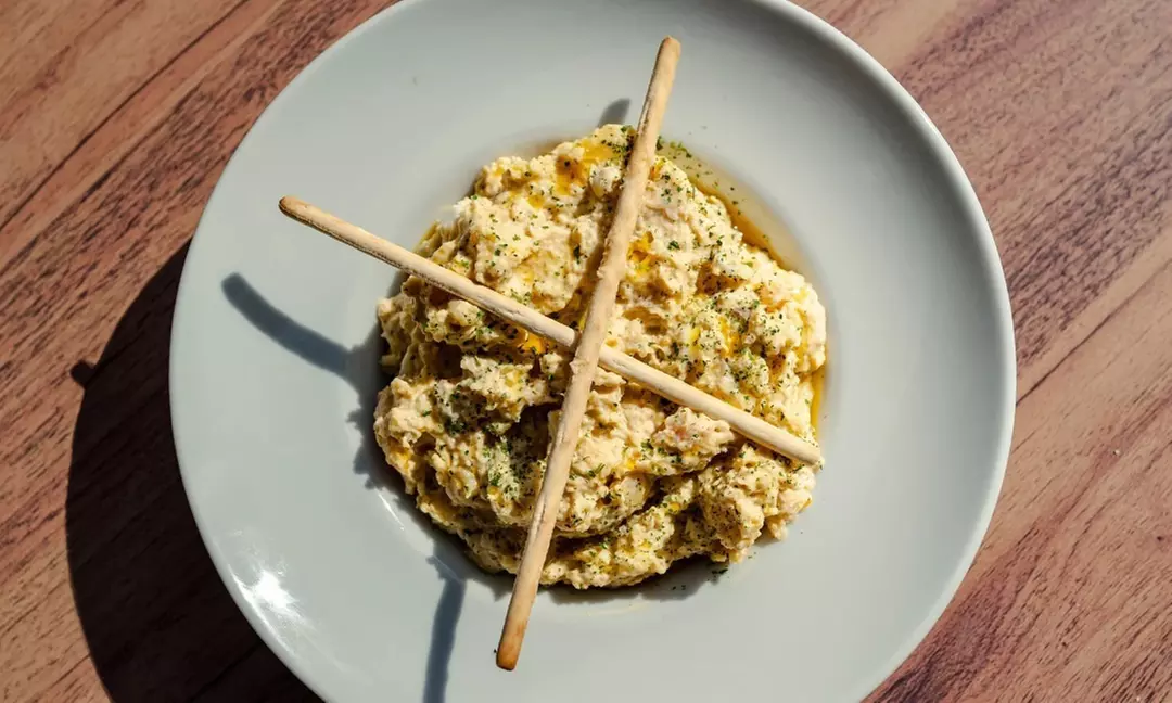 Menú picoteo para 2 o 4 personas con tablas y bebidas a elegir