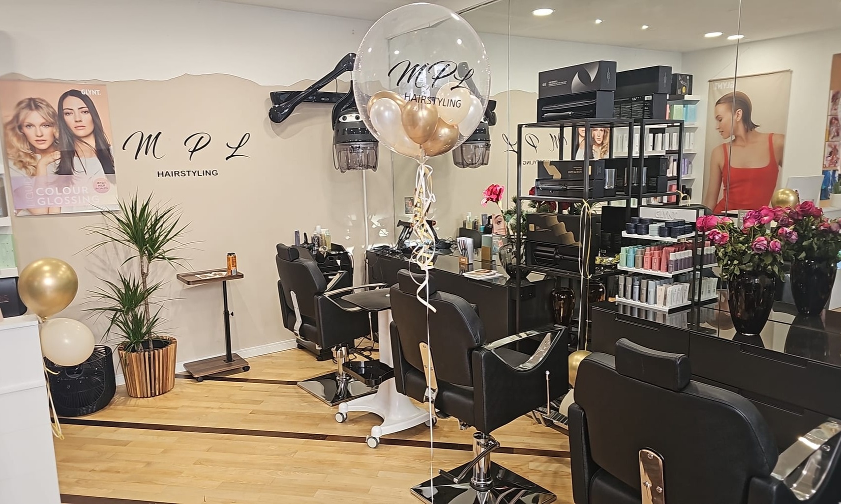 Waschen, Schneiden & Föhnen für alle Haarlängen, opt. mit Ansatzfarbe