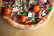 Vier de smaak van Italië met een heerlijke pizza à la carte en een dessert voor 1 tot 4 personen, nu met 36% - Second Medium