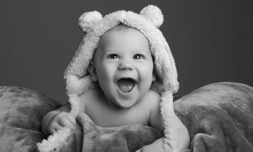 Image 11: Baby Photoshoot With 8'' x 6'' Print at Barrett & Coe studios 