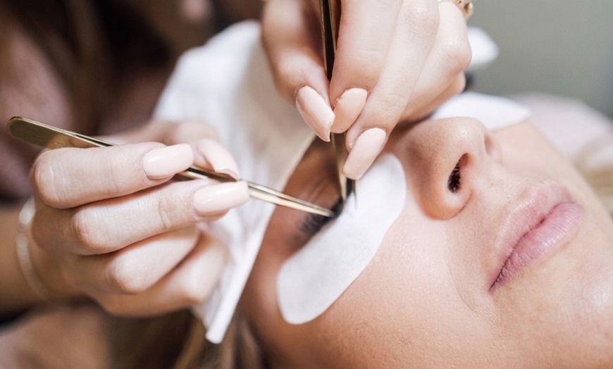 Image 3: Lifted & Curled Lashes for a Naturally Stunning, Low-Maintenance Look