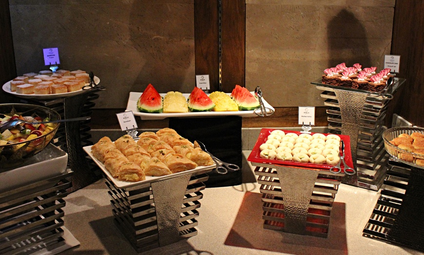 Image 2: Buffet with chilled juices at Atrium Coffee Shop