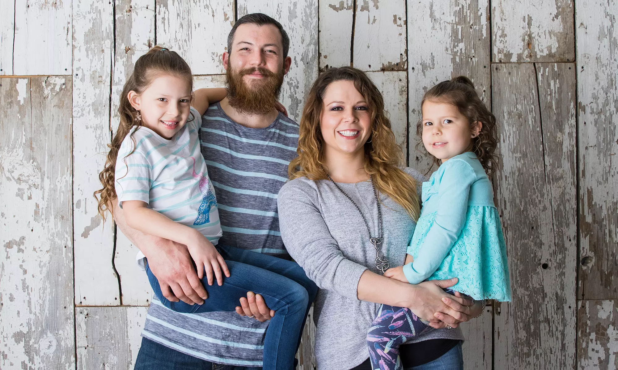 $49 for 60-Minute Photo Shoot for Up to 5 with 20 Prints are included from T2S photography ($120 Value) - Primary Image