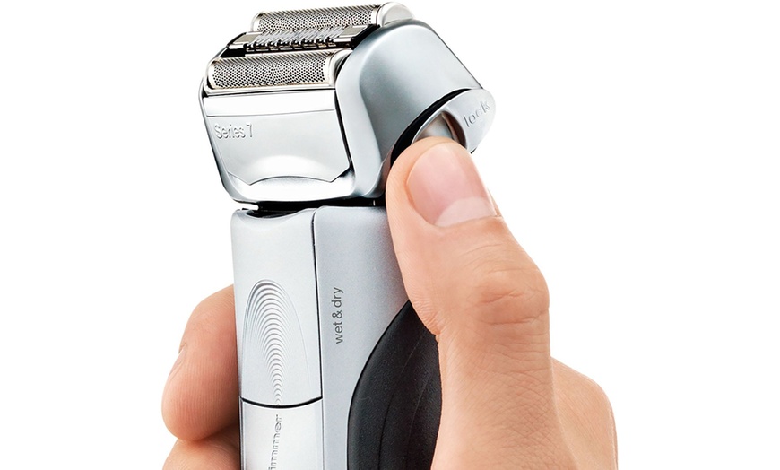 Image 5: Braun Series 7 Electric Shaver