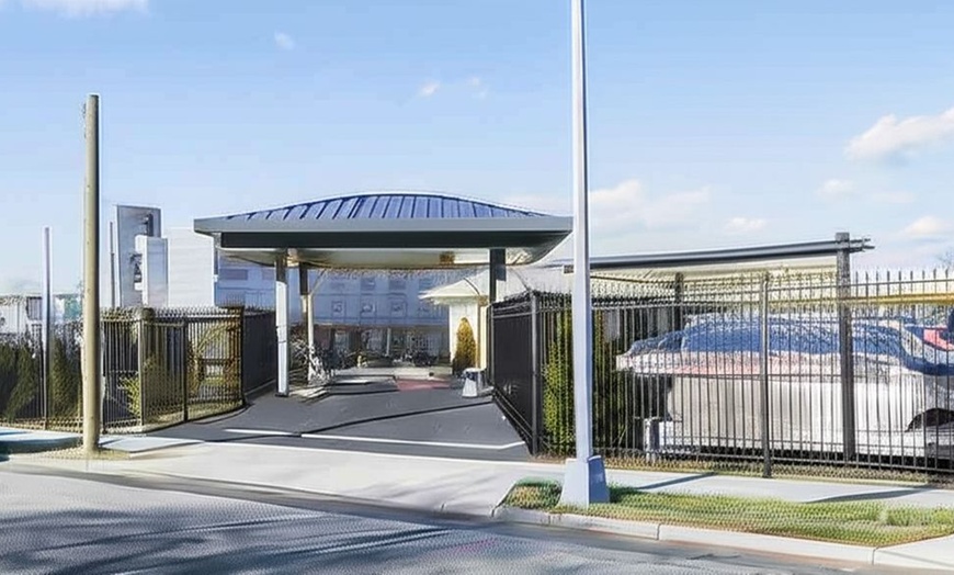 Image 4: LaGuardia Airport Parking with 24/7 Shuttle - Up to 55% at Carvia Parking