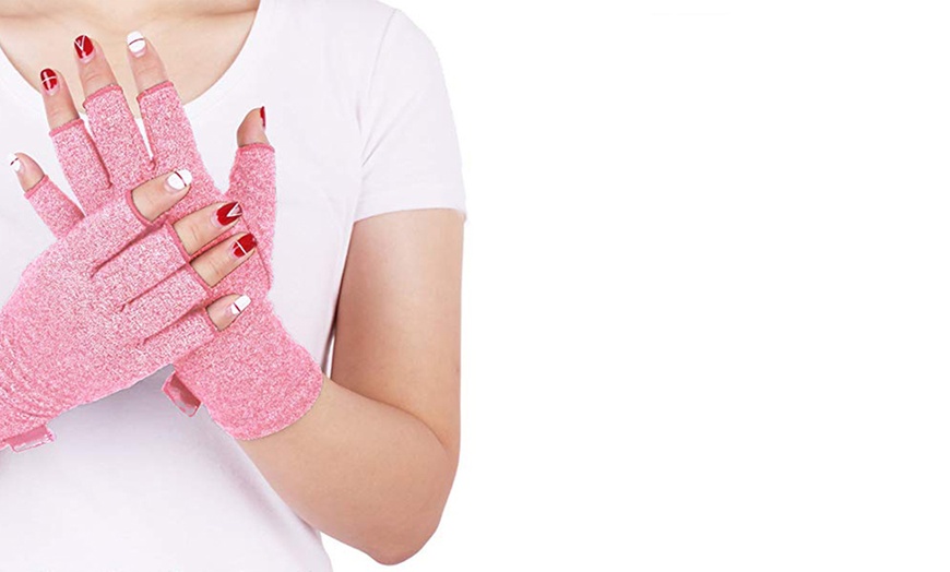 Image 3: Compression Arthritis Gloves