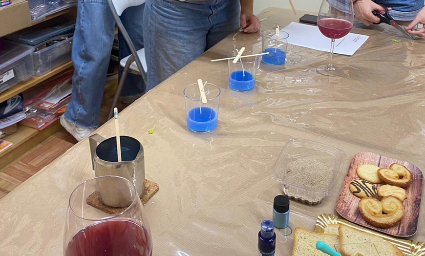 Image 4: Taller de creación de jabón con vino/cerveza y tapas para 1 o 2 pax. 
