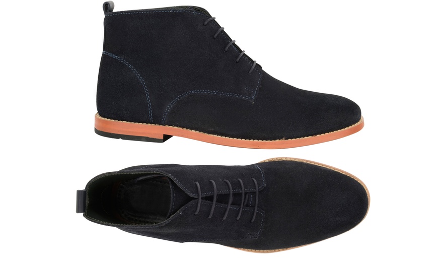 Image 12: Chaussures en daim pour homme