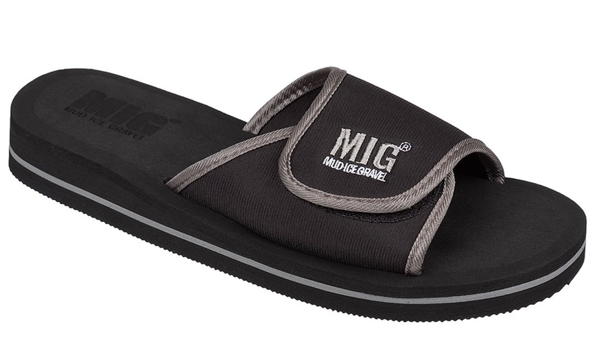 Image 9: Men's Waterproof Beach Flip Flops