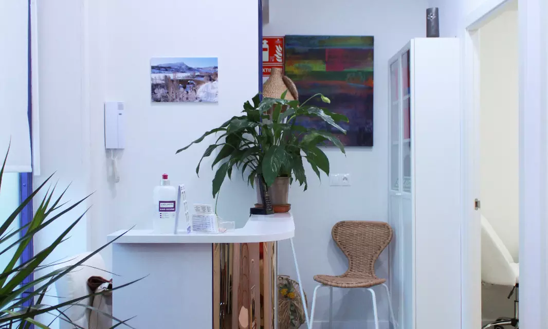 Transforma tu piel con hasta 3 sesiones de limpieza facial con peeling y extras para 1, ahorra hasta un 64% - Image 6