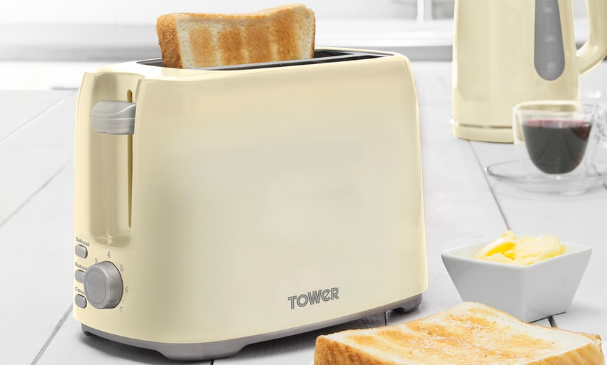 Image 8: Tower Toaster and Kettle Set