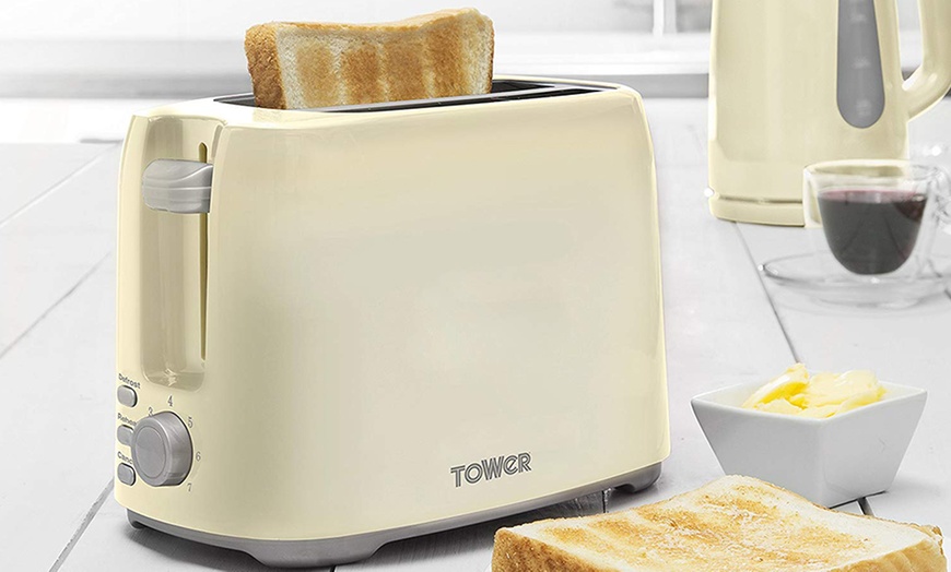 Image 15: Tower 2-Slice Toaster and Kettle