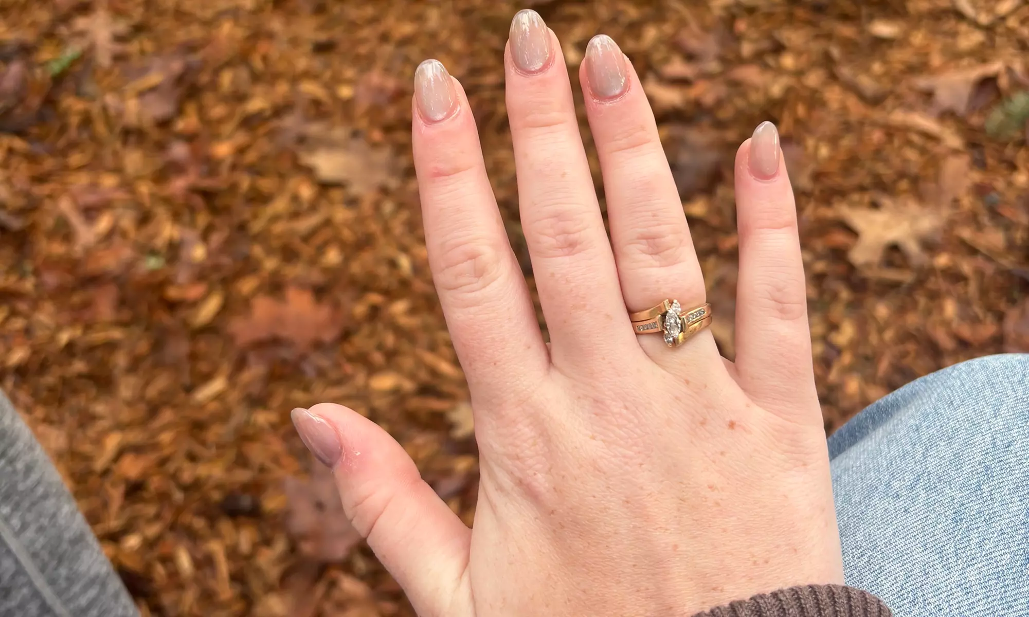 Sip & Shine: Full Set of Acrylic Nails + Complimentary Bubbly