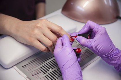 Mani e piedi con semipermanente vicino al grattacielo San Paolo da Estetica Cit Turin (sconto fino a 75%)