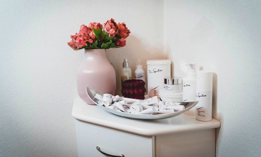 Image 8: 30-60 Min. Kräuterstempel-Massage für 1 Person