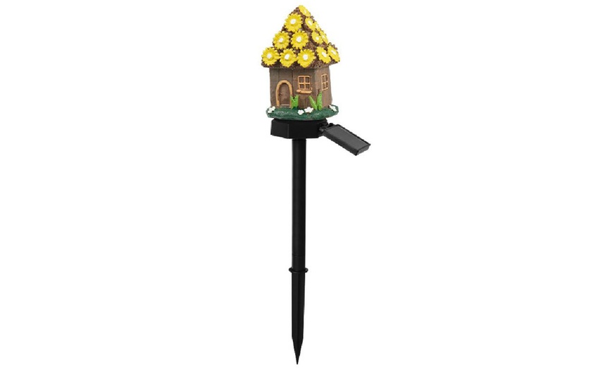 Image 2: Gnome House-Shaped Solar Light