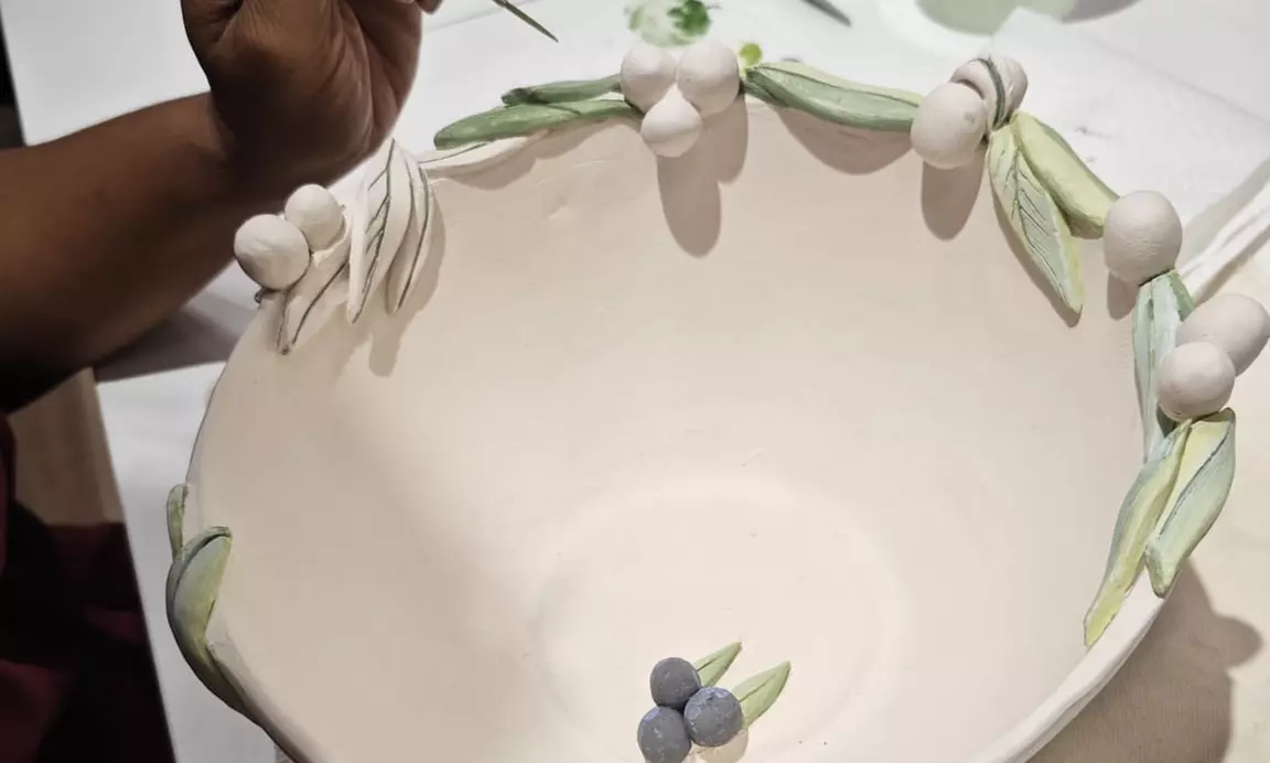 Crea y decora tu propia pieza de cerámica con barra libre y picoteo