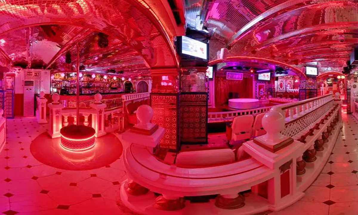 Entrada y consumición para 1 o 2 con opción a cena en Sala Bagdad