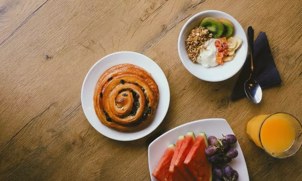 London: Waterfront Floating Hotel Stay for 2