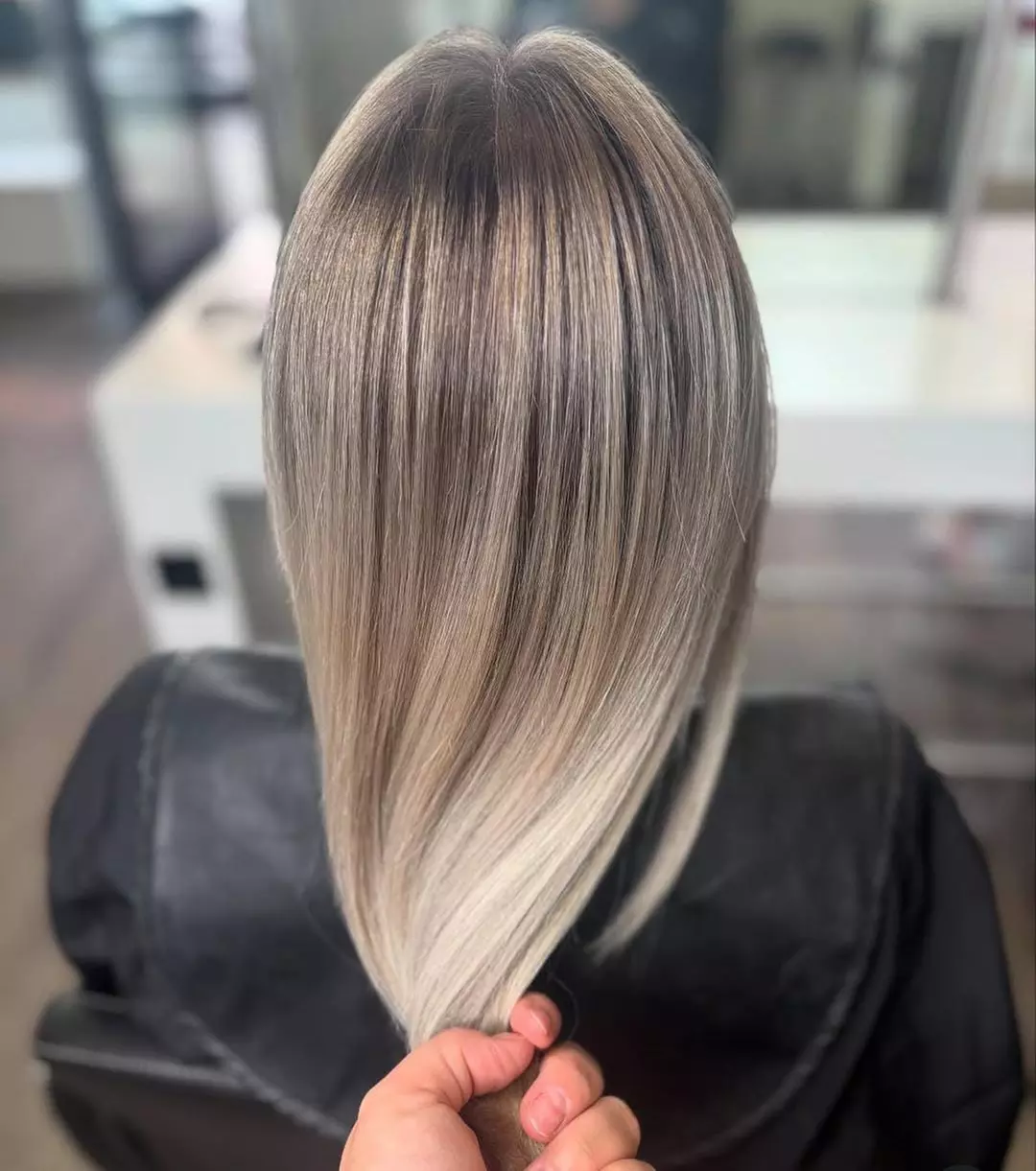 Dein perfektes Haarstyling: Klassischer Schnitt oder luxuriöses Balayage & Glossing für 1 Pers. (bis 47% sparen) - Second Medium