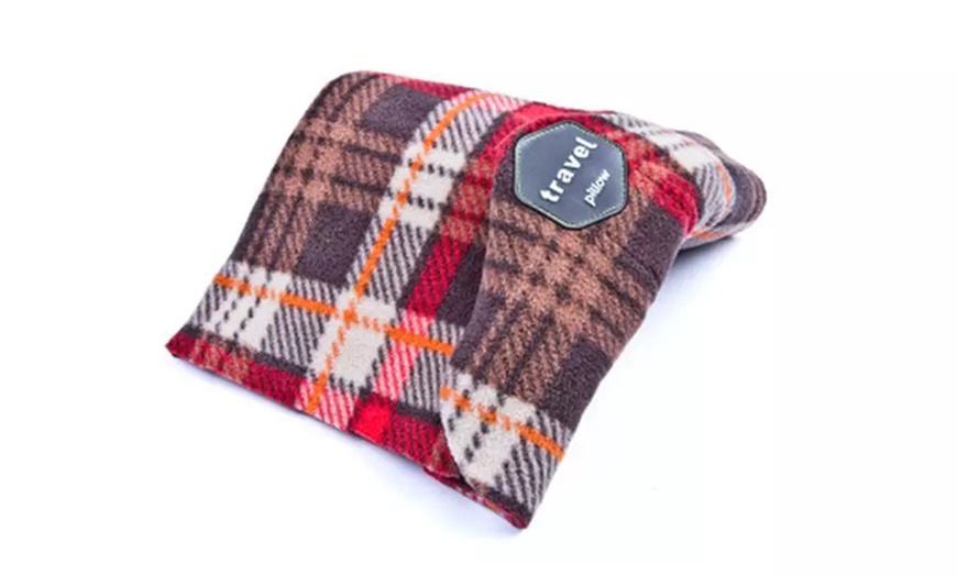 Image 7: Neck Support Travel Pillow