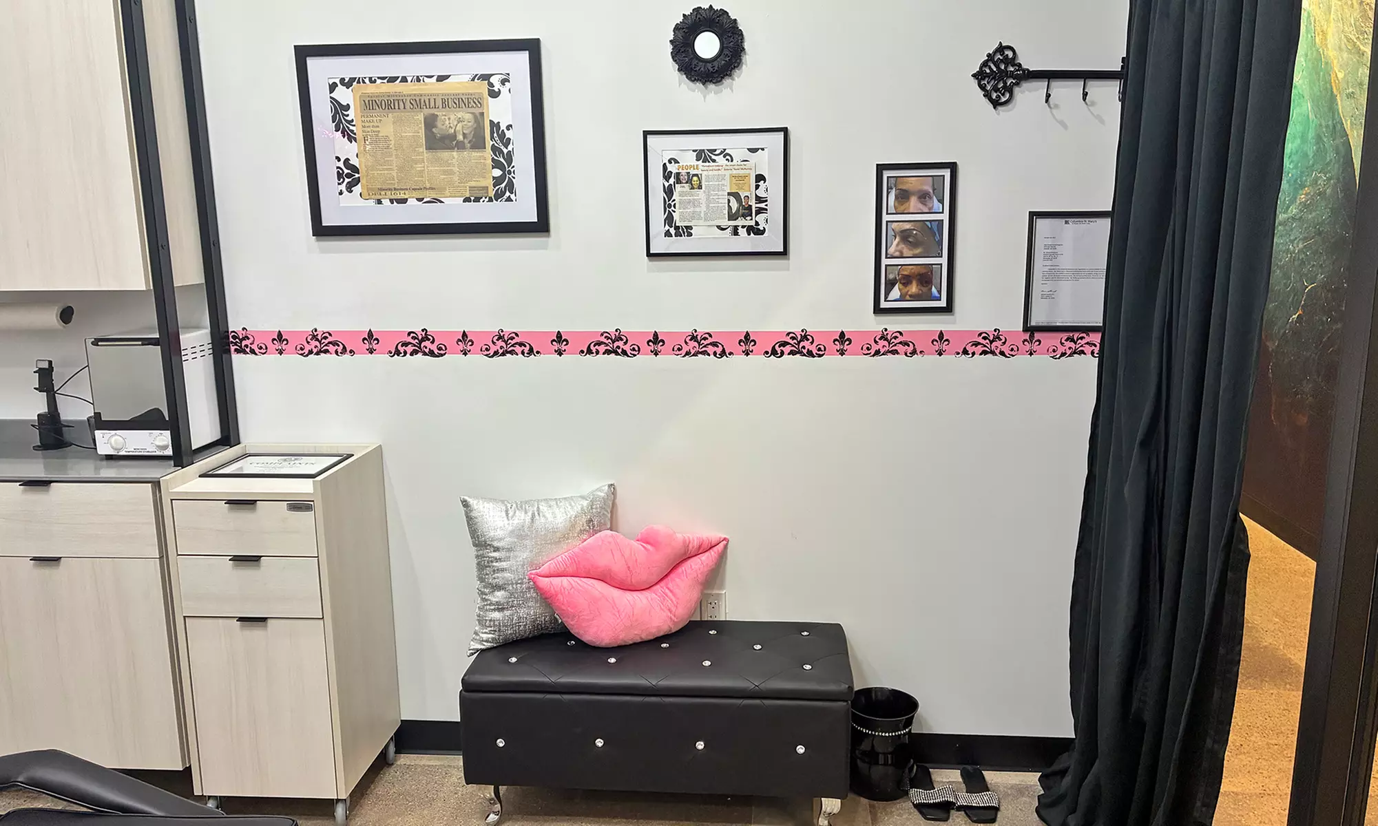 Ombre Brow, Lip Blush, Eyeliner Tattoo, Or Lip Neutralization Session