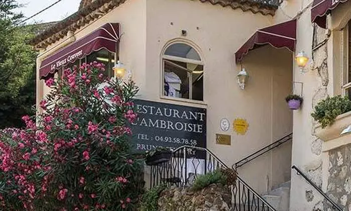 Découvrez une table d’exception nichée au cœur de la Provence