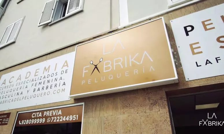 Sesión de peluquería con corte y opción a mechas tradicional y/o tinte de raíz en La Fabrika Peluquería - Image 7