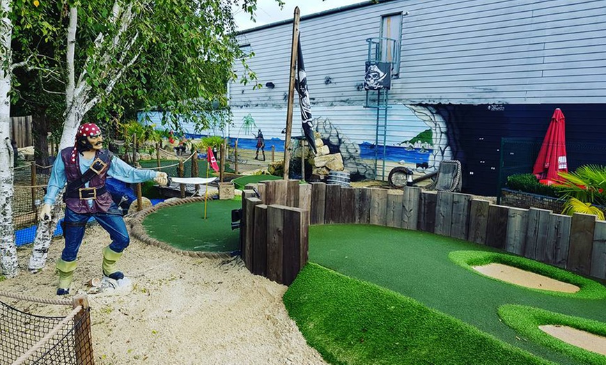 Image 9: 18 Holes of Mini Golf, Hendon