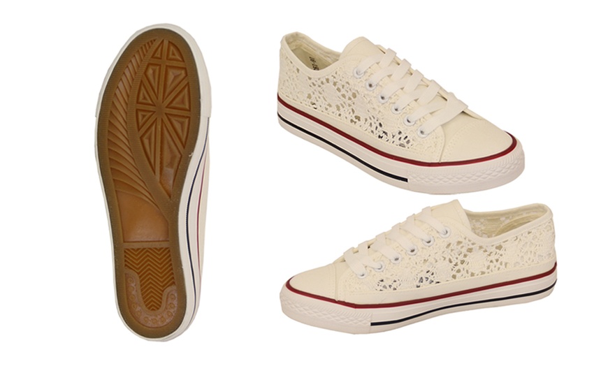 Image 7: Women's Crochet Lace-Up Trainers