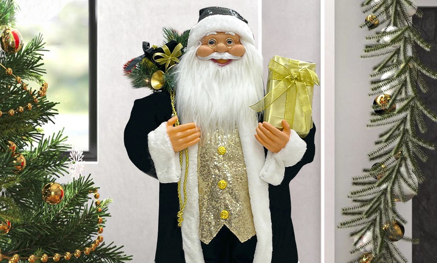 Image 36: Décoration père Noël avec costume